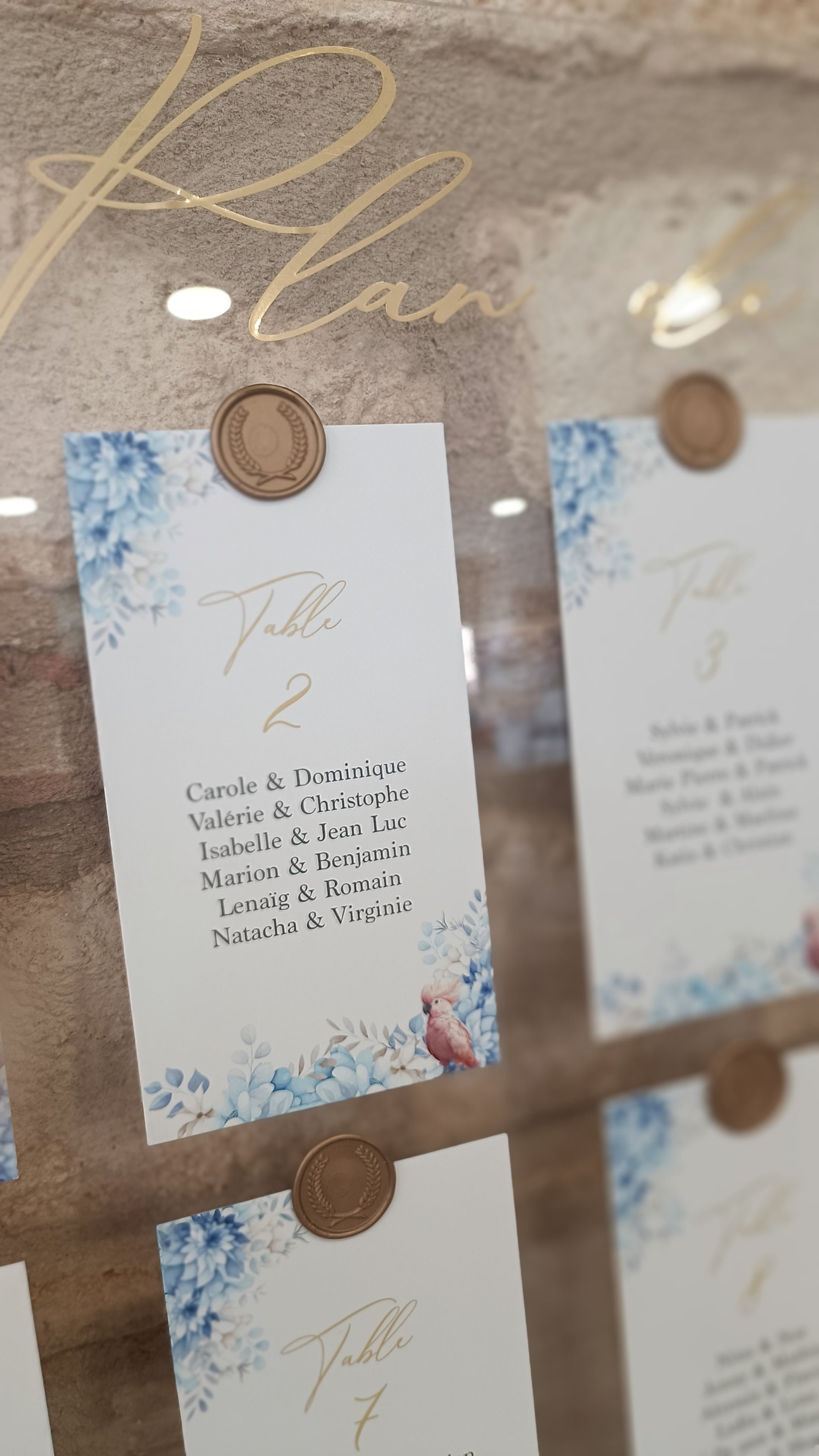 Plan de table en plexi avec cachets de cire - fleurs bleue