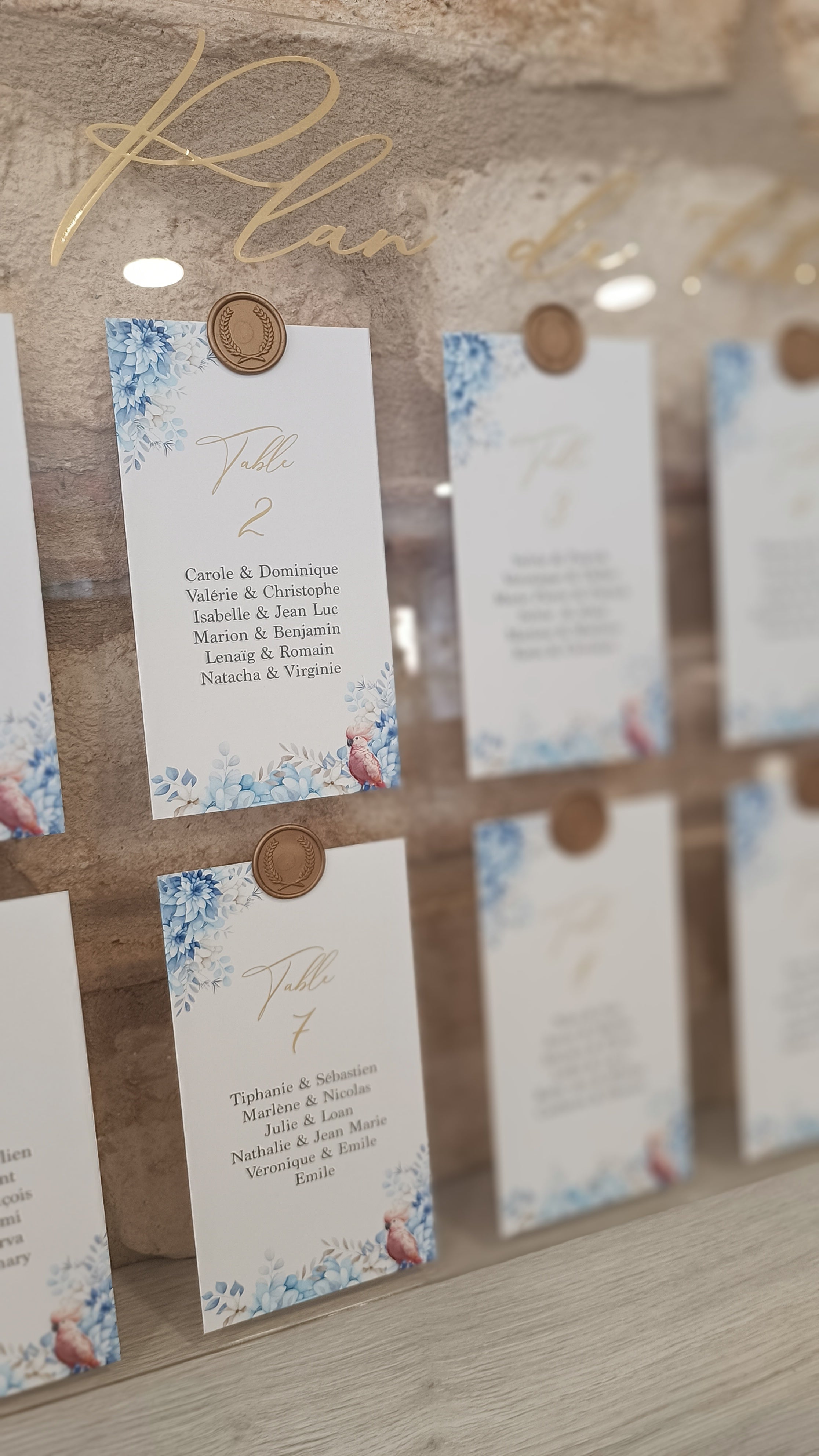 Plan de table en plexi avec cachets de cire - fleurs bleue