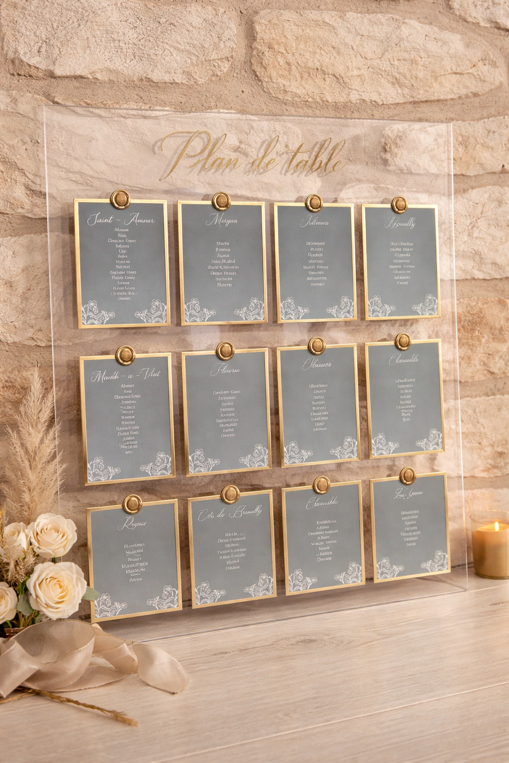 Plan de table avec cartes  encart dorée et cachets de cire